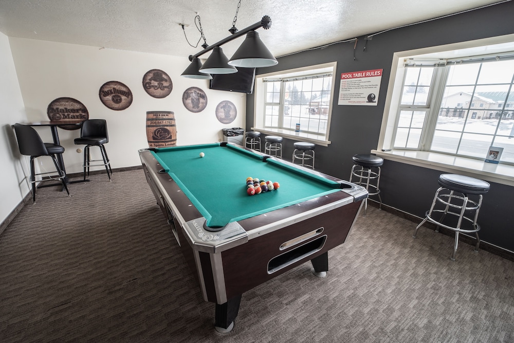 Clover Creek Inn - photo 28