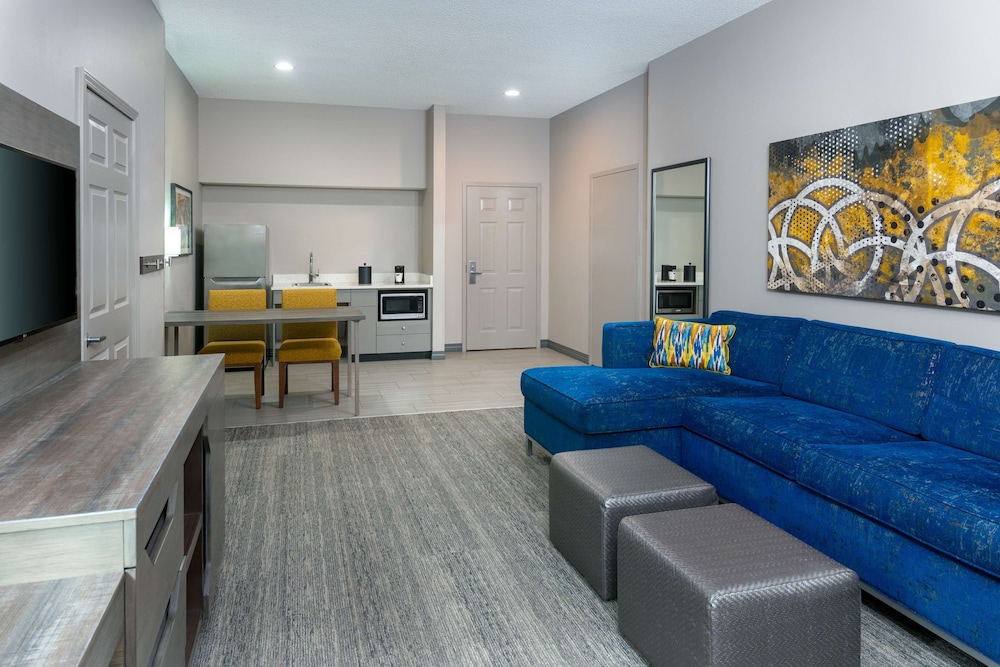 Hampton Inn & Suites Kansas City Country Club Plaza - photo 18