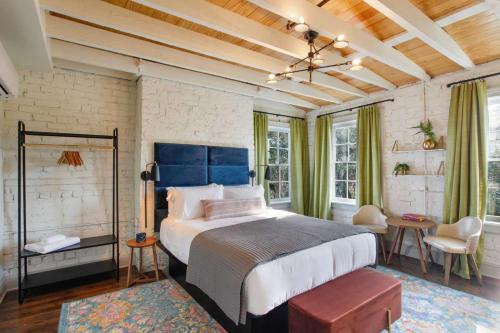 4th Floor Queen Suite Boutique hotel in Savannah, United States