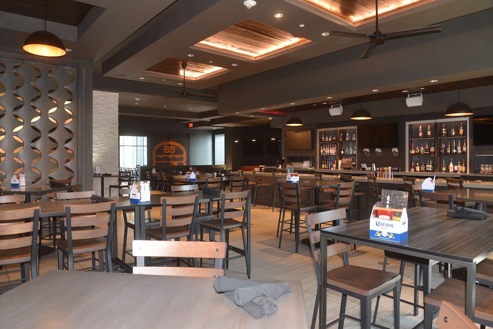 Embassy Suites by Hilton Kansas City Olathe - photo 36