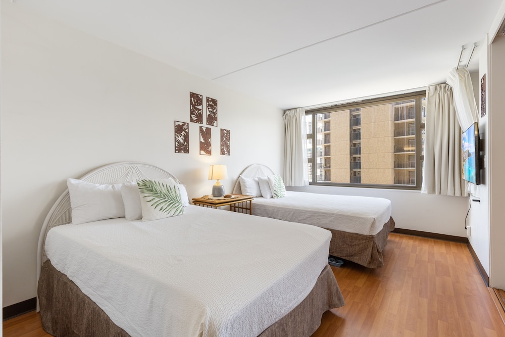 Spacious and Comfortable Ocean View Waikiki Banyan Condo FREE Parking by Koko Resort Vacation Rentals - photo 6