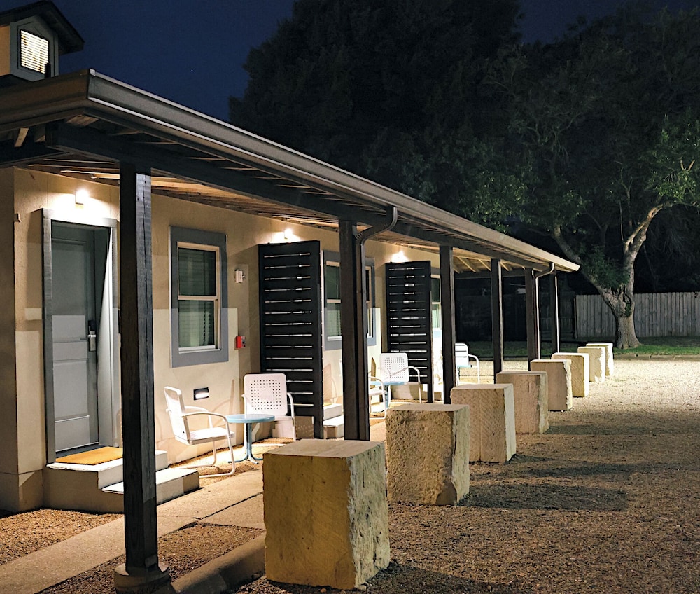 The Dixie Motel Brenham - photo 42