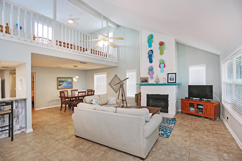 Sharkey's by Pristine Properties Vacation Rentals — 4-Star Luxury Hotel in Port Saint Joe, United States