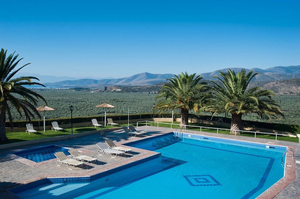 Chrissa Camping Rooms & Bungalows — 4-Star Luxury Hotel in Delphi, Greece