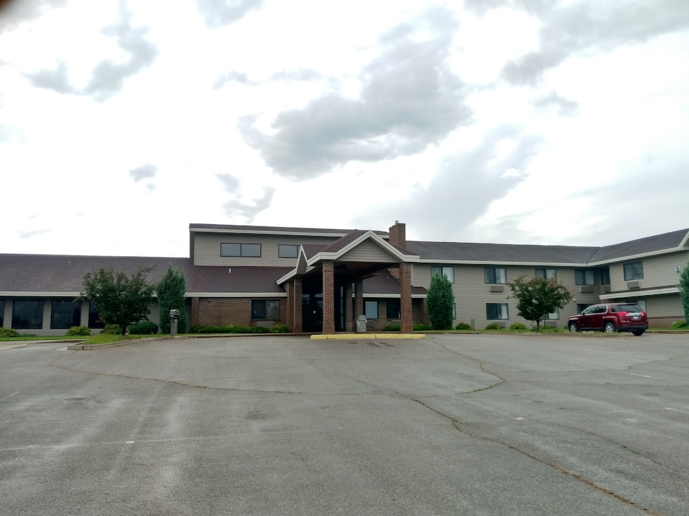 Madelia Hotel & Suites - photo 65