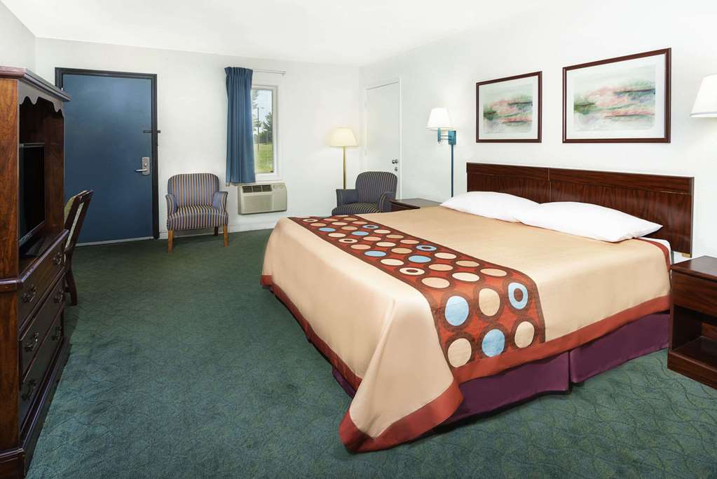 Super 8 by Wyndham Taylorville IL - photo 6