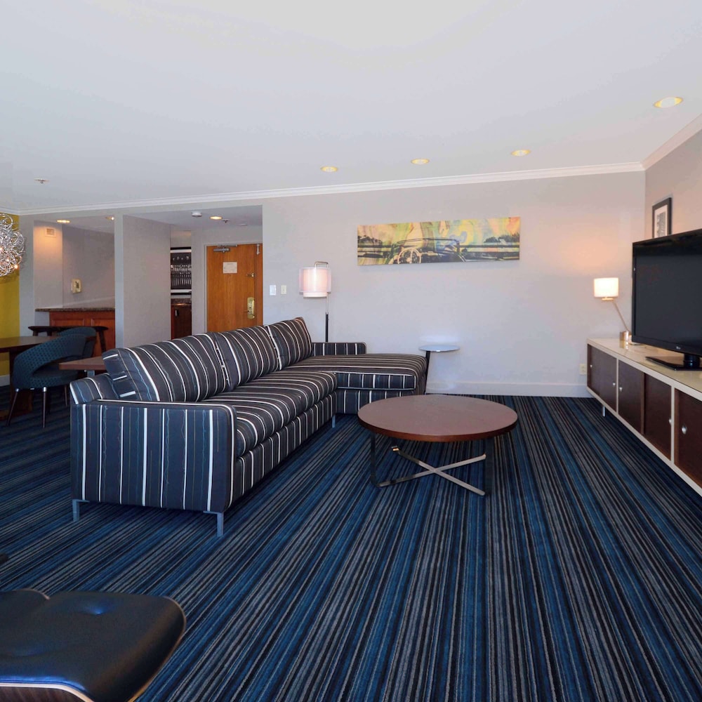 Doubletree by Hilton Newark Fremont - photo 41