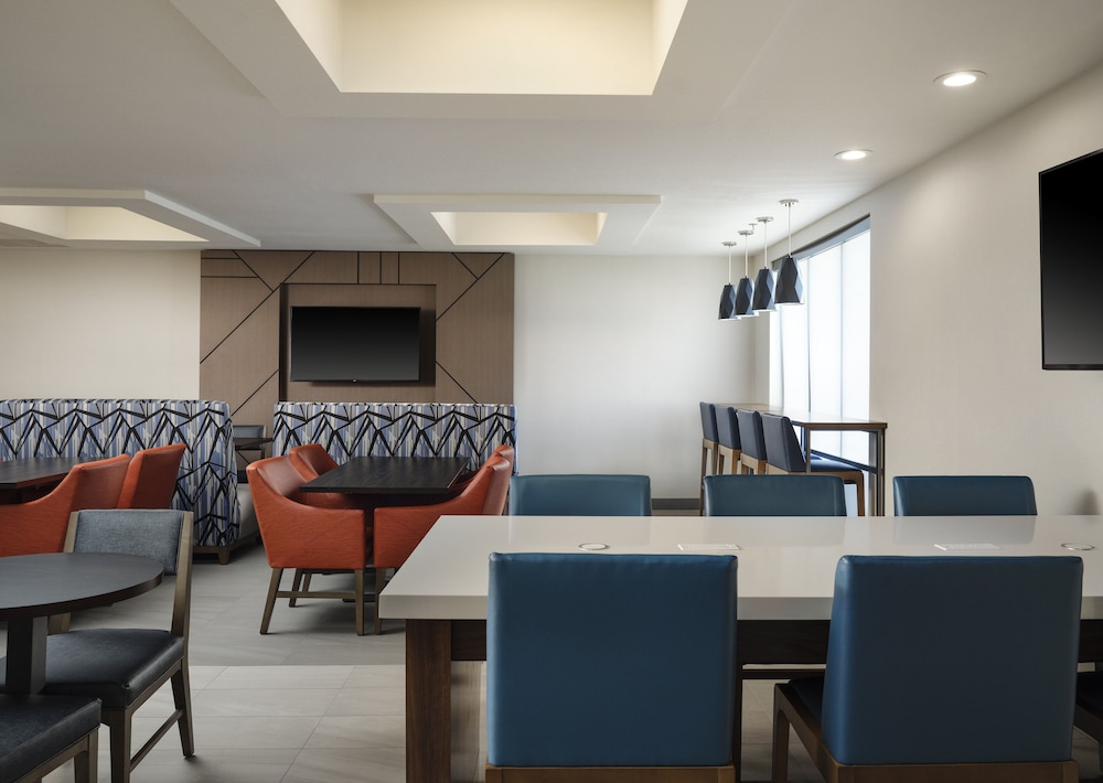Holiday Inn Express Hotel & Suites Peru Lasalle Area by IHG - photo 76