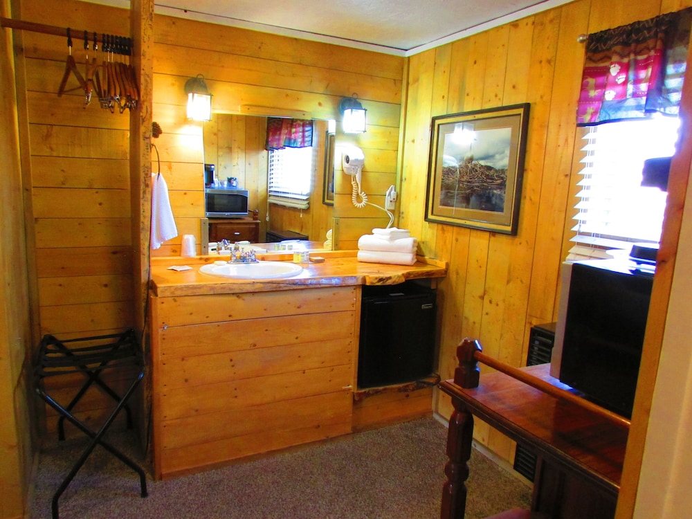 Chinook Winds Motel - photo 7