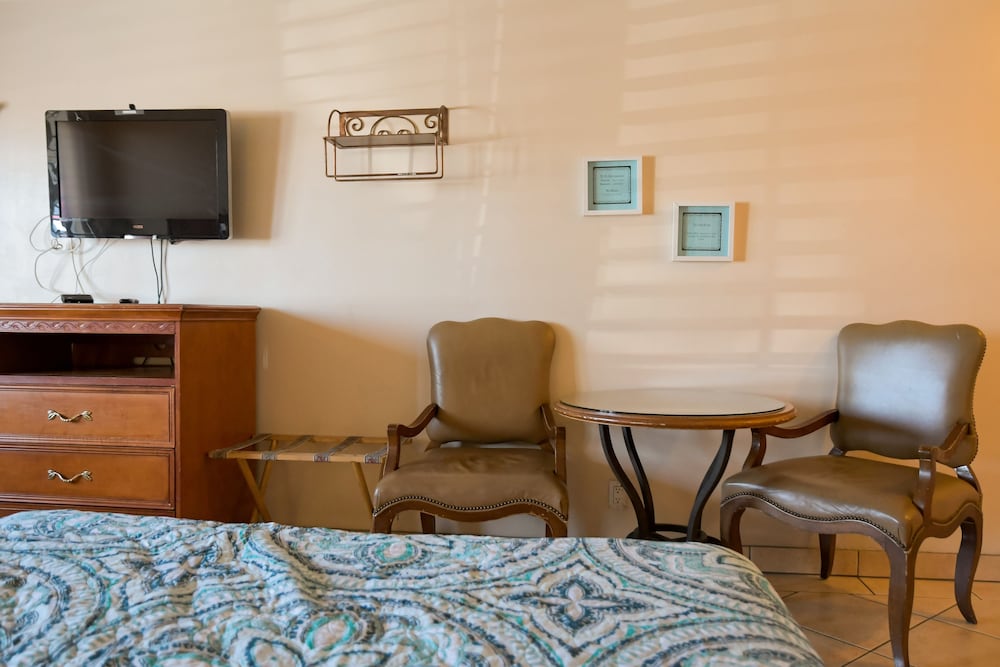 The Shores Inn and Beach Houses - photo 13