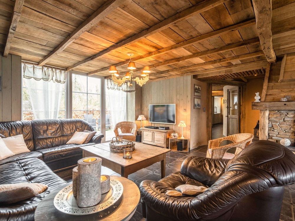 Beautiful Holiday Home with Hot Tub Sauna & Monumental Fireplace — 4-Star Luxury Hotel in Manhay, Belgium