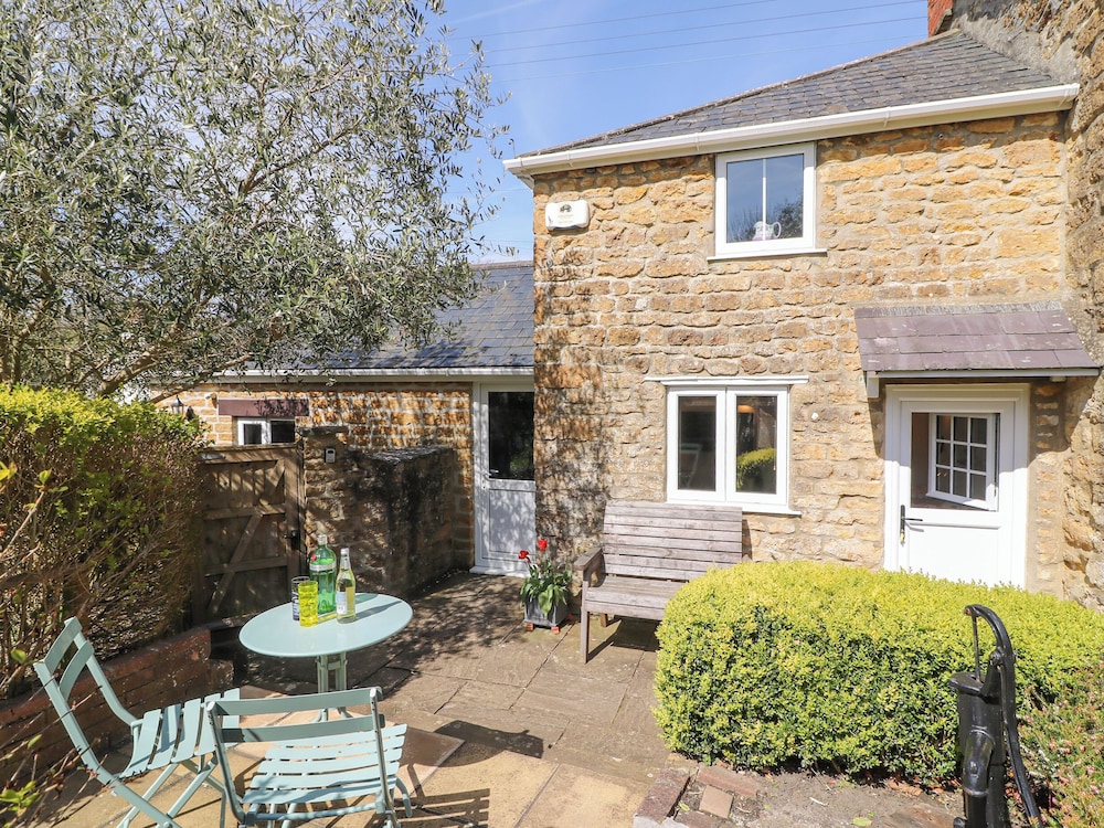Tiddlers Cottage — 4-Star Luxury Hotel in Bridport, United Kingdom
