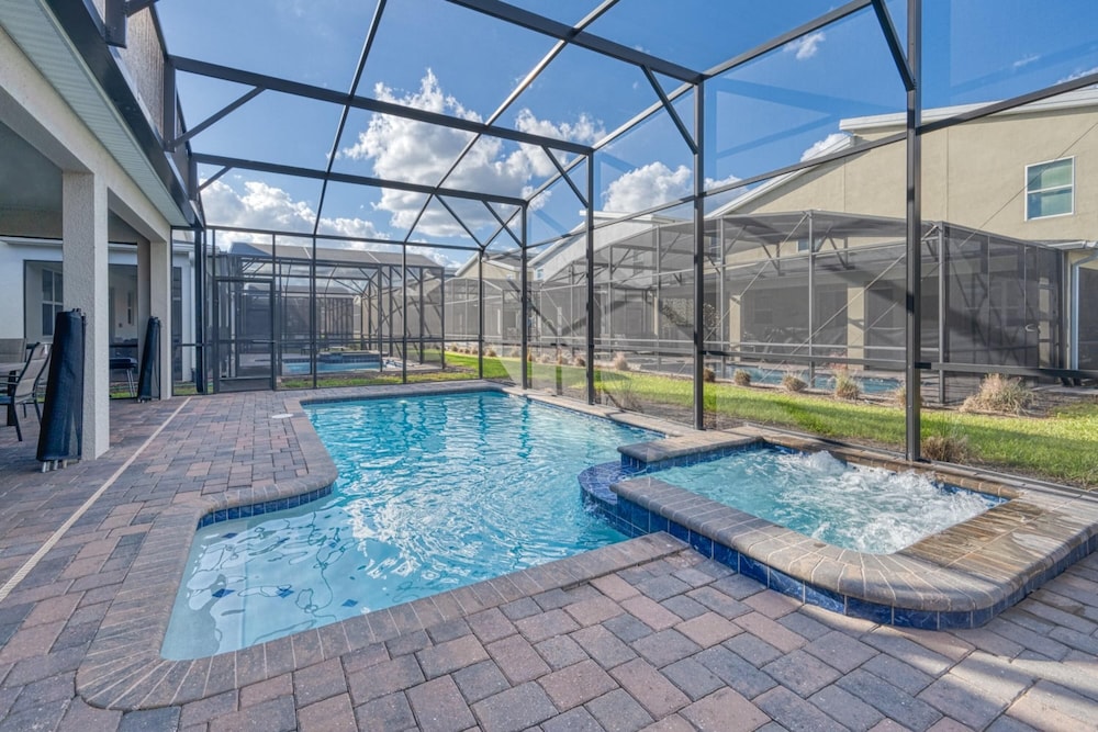 Family Paradise Space Themed Perfect Location - photo 14