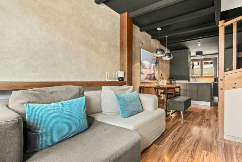 Iraida Precioso dúplex en Lanuza by Cardi Suites in Sallent De Gallego, Spain