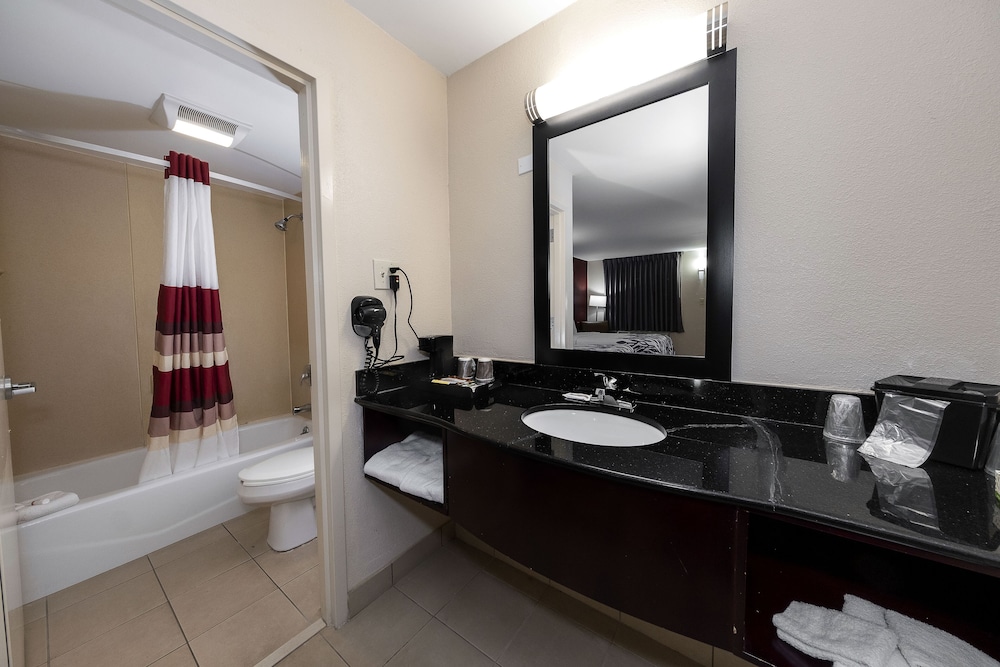 HomeTowne Studios by Red Roof Bordentown McGuire AFB - photo 13