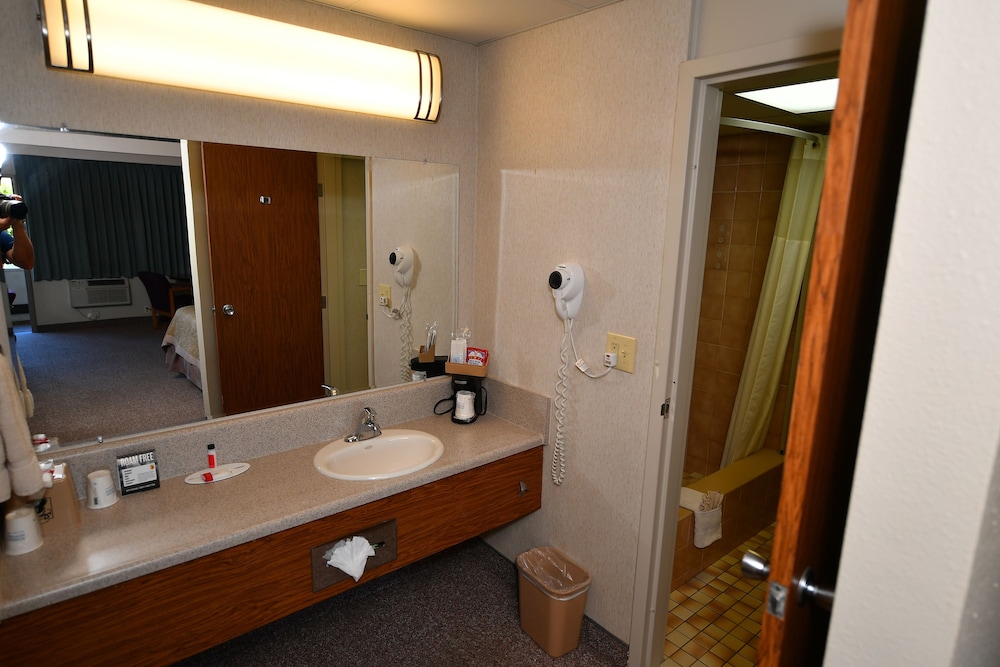 Costa Mesa Inn - photo 30