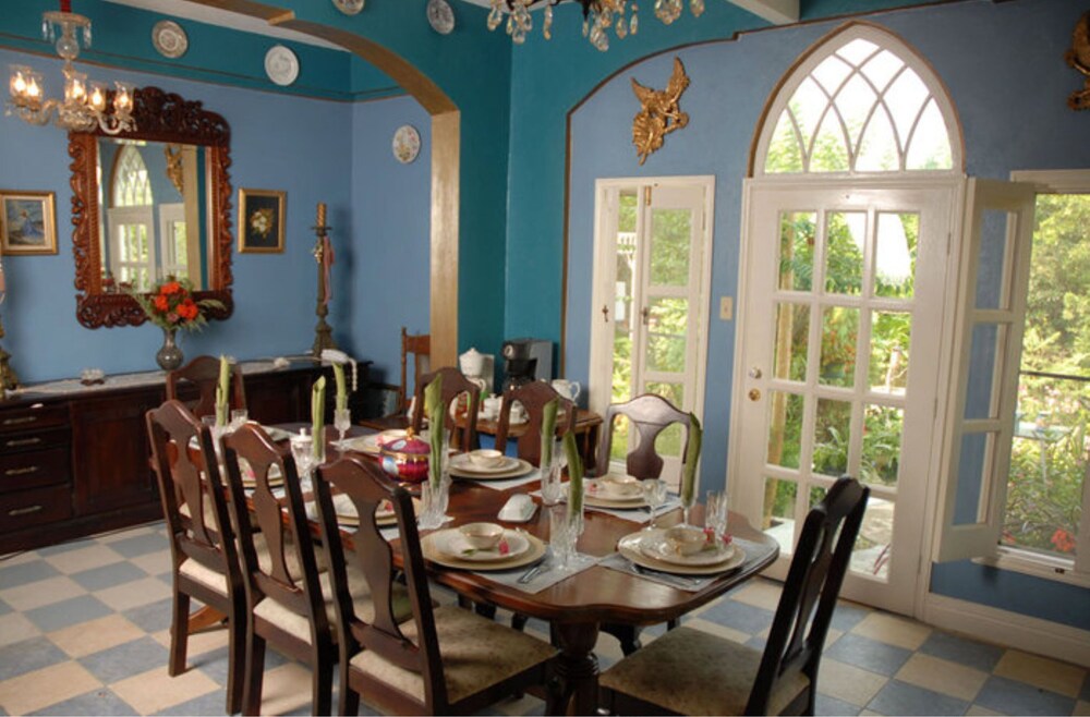 D'nest Inn - carbon neutral hotel in Belize City