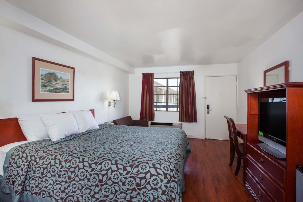 Days Inn by Wyndham Orange Anaheim - photo 8