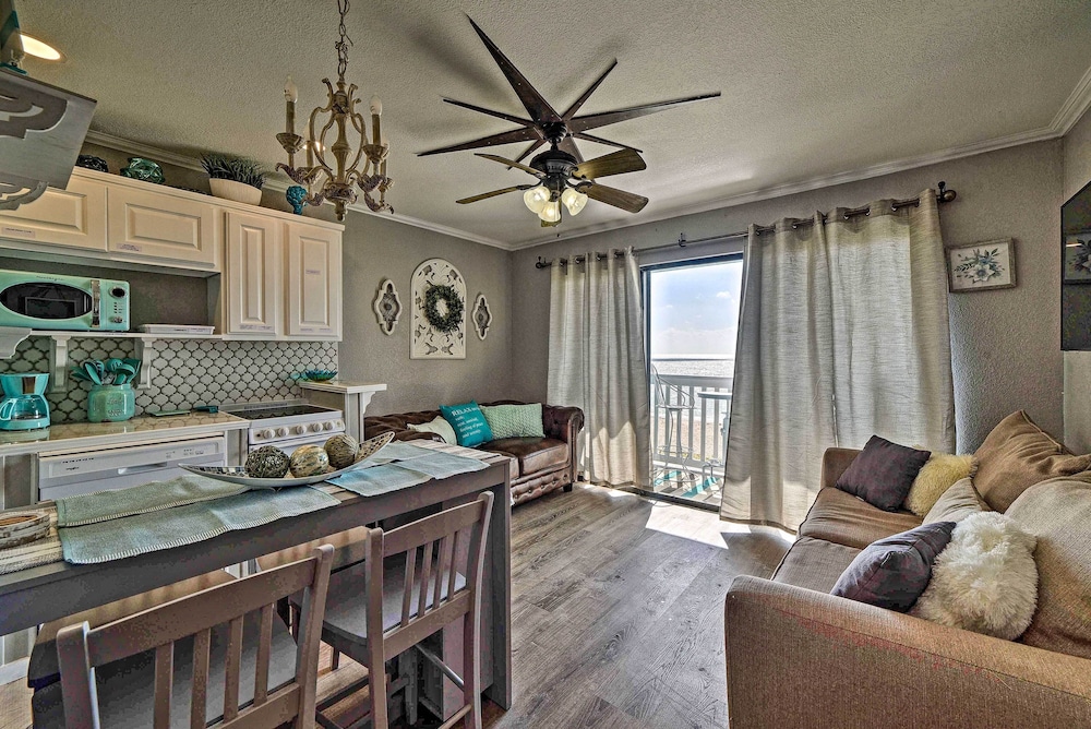Oceanfront Corpus Christi Condo: Resort Perks - photo 14