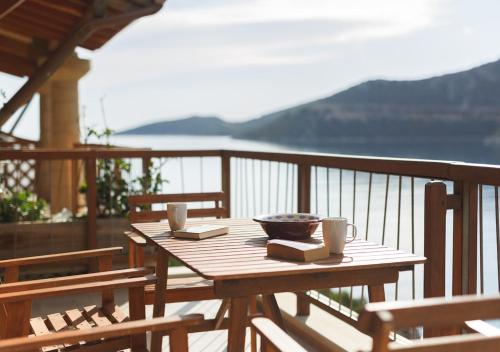 Into The Blue Apartment — 4-Star Luxury Hotel in Agios Andreas, Greece