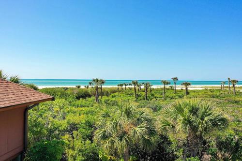 Enjoy Gulf views from your Sanibel Island escape in Sanibel, United States