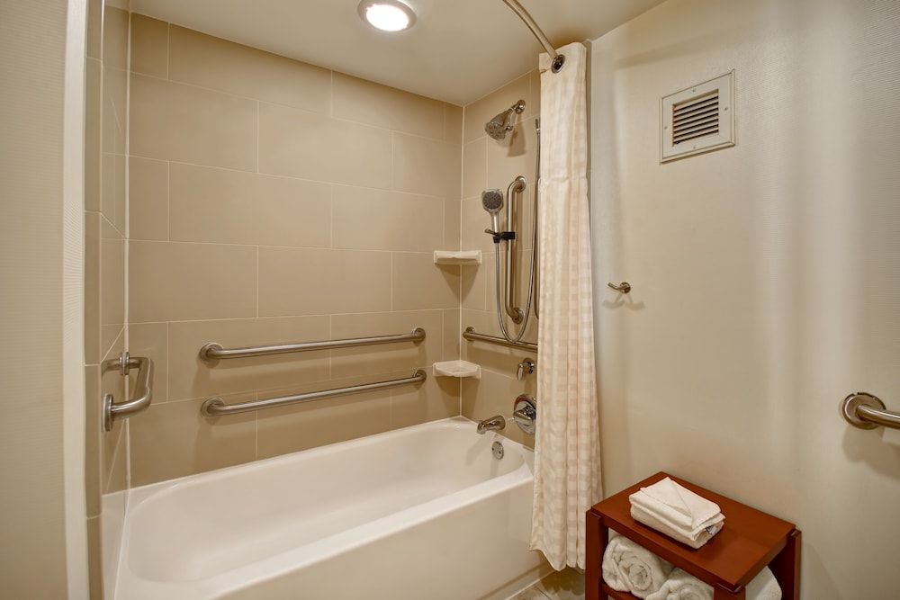 Embassy Suites Greenville Golf Resort & Conference Center - photo 18
