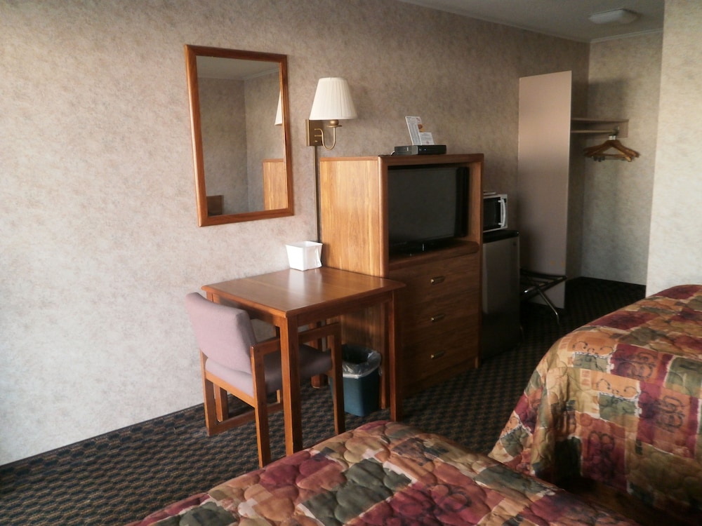 Richmond Inn & Suites - photo 12