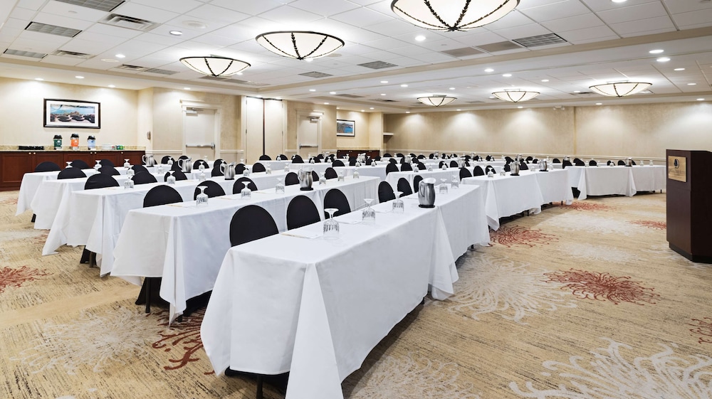 DoubleTree Suites by Hilton Hotel Cincinnati Blue Ash - photo 42