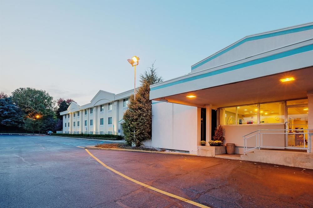 La Quinta Inn Paramus — Paramus