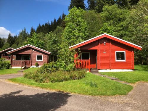 Pucks Glen Lodges - carbon neutral hotel in Dunoon