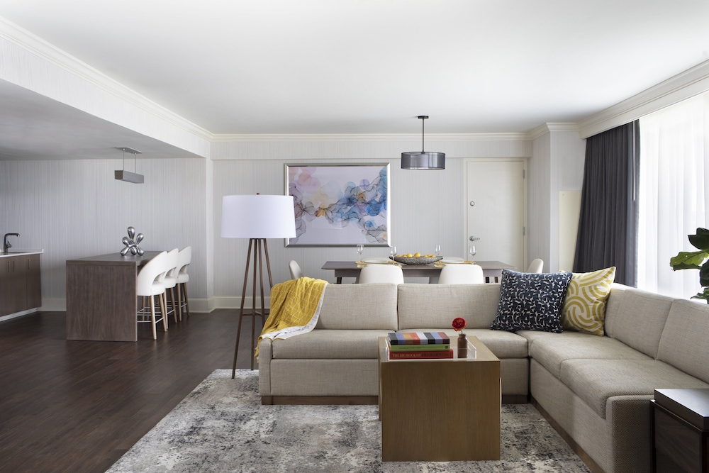 Crowne Plaza Atlanta Perimeter at Ravinia an IHG Hotel - photo 2