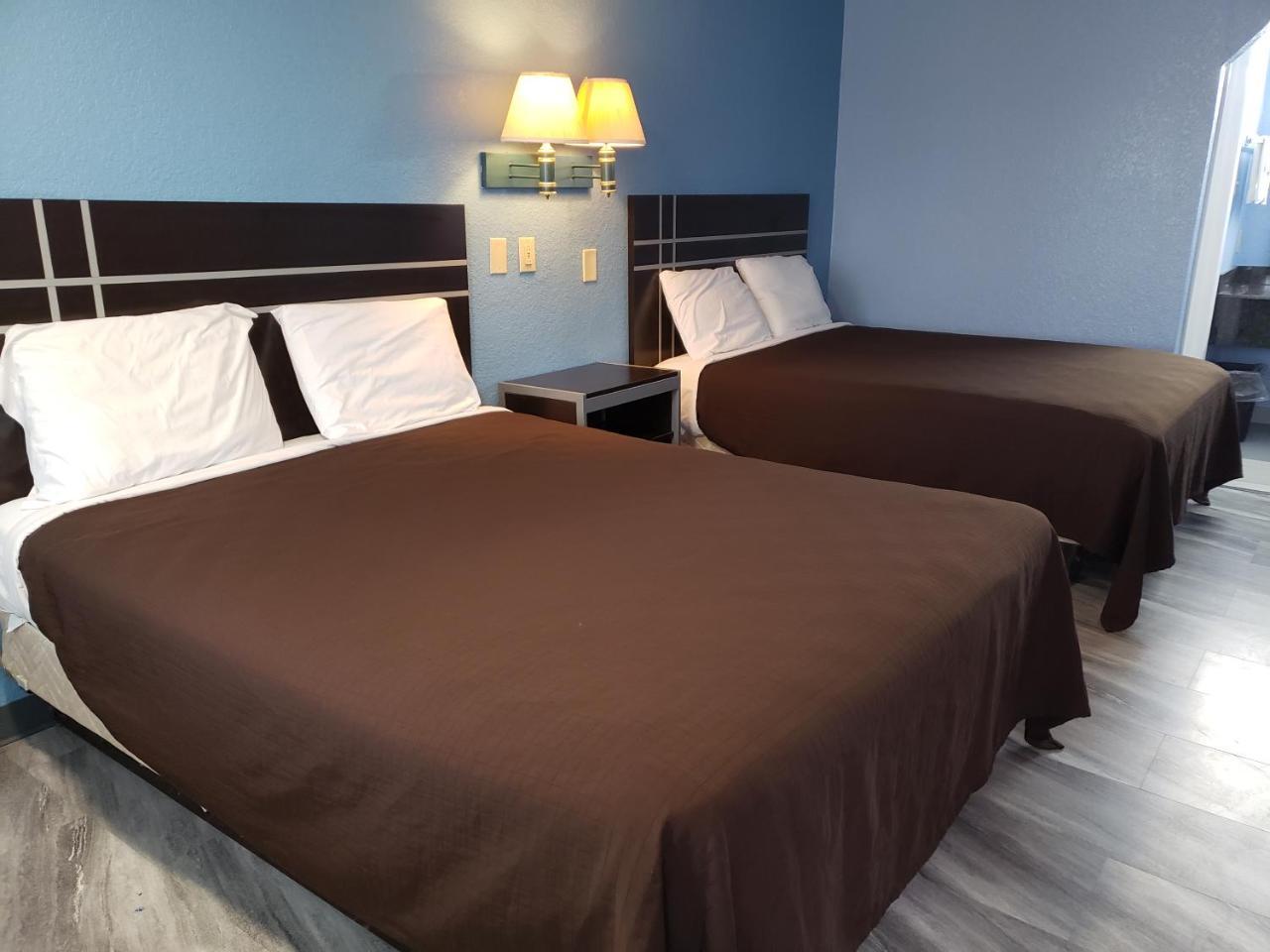 Regency Inn Motel by the Beach - photo 9