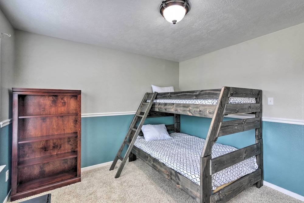 Spacious & Central Katy Retreat: 27 Mi to Houston — hotel in Katy
