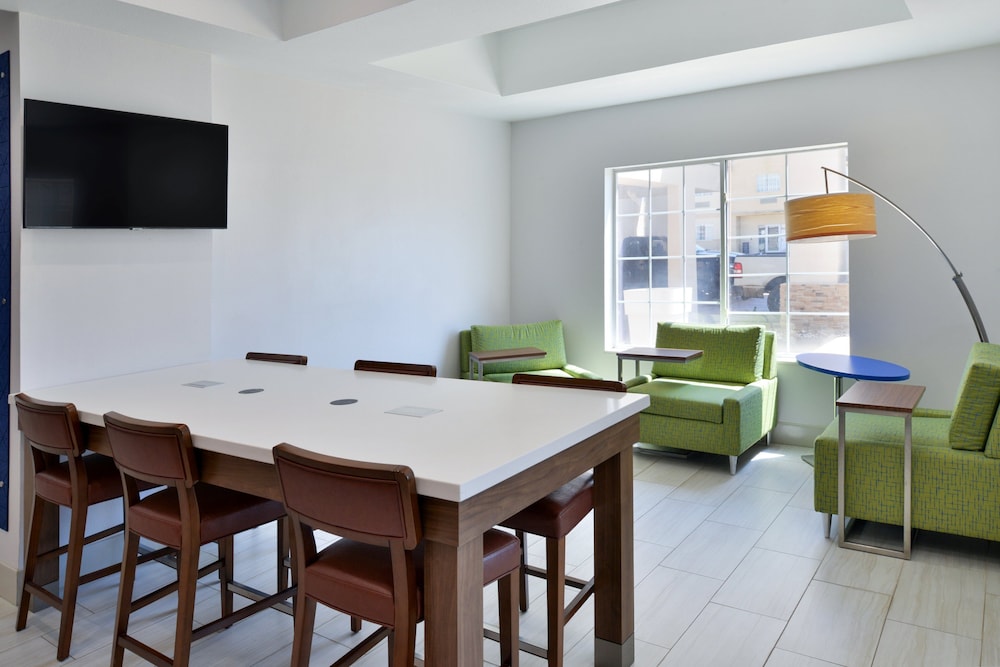 Holiday Inn Express & Suites Carthage an IHG Hotel - photo 3