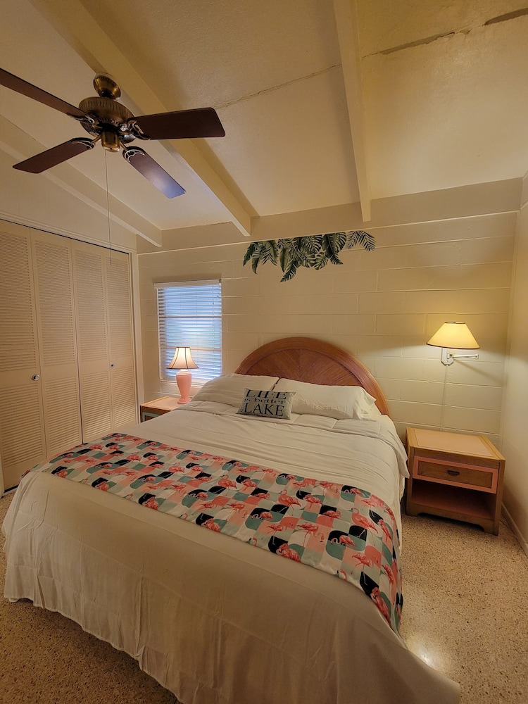 Tropical Resort & Marina on Lake Beresford in Deland, United States