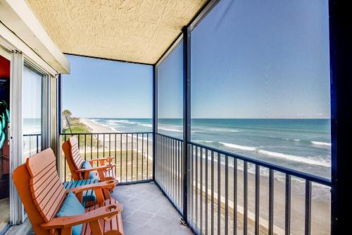 Oceanfront Oasis 2BR2BA direct oceanfront — 4-Star Luxury Hotel in Satellite Beach, United States