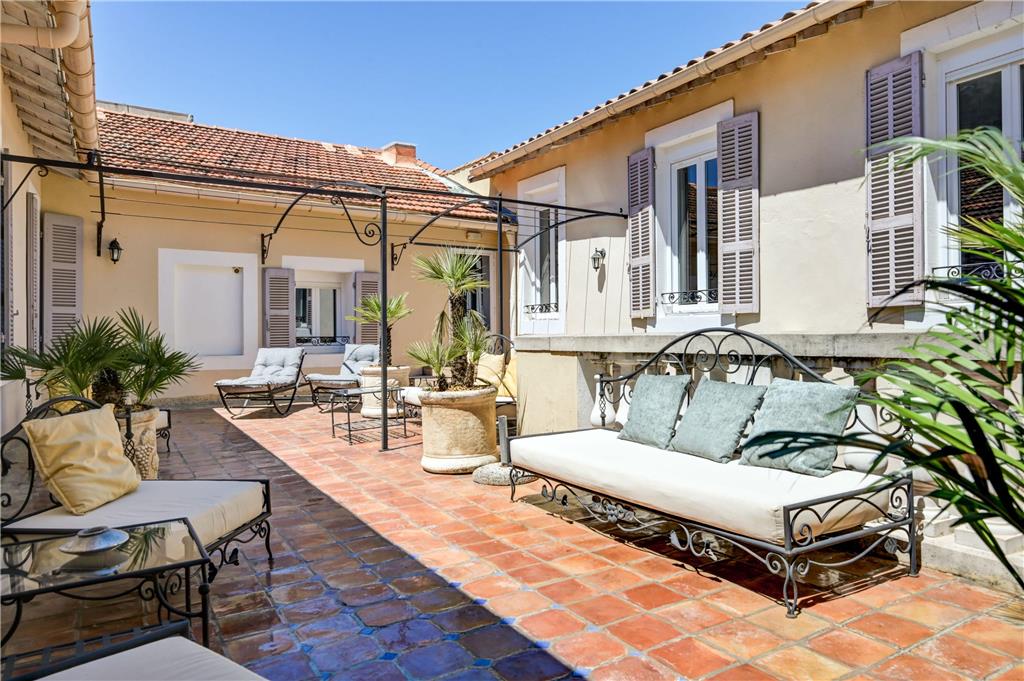 Urban Style Hotel Blason du Ventoux in Carpentras, France