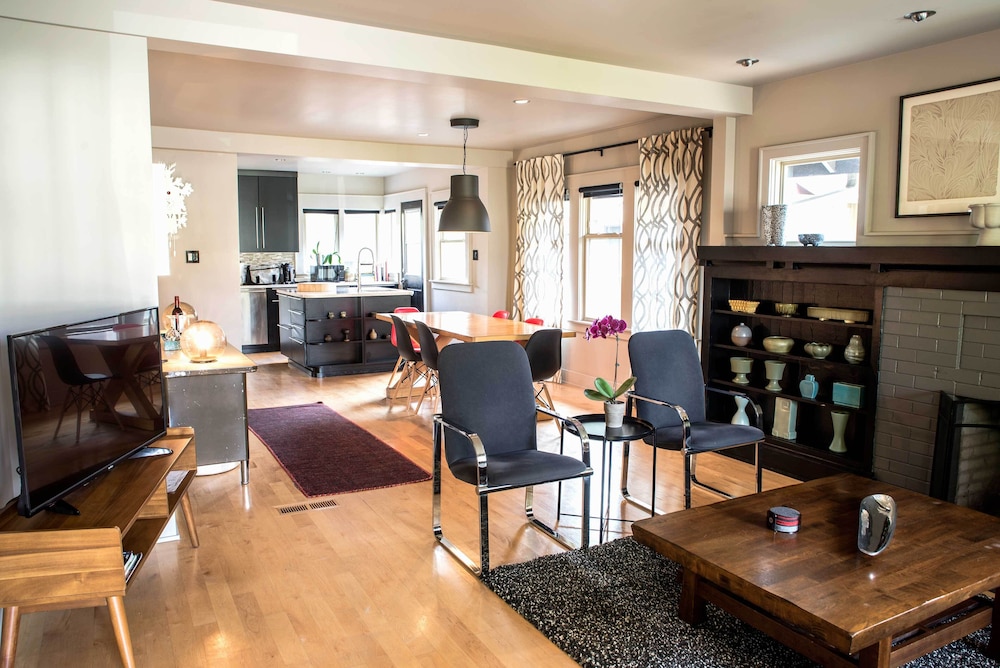 Updated Tacoma Home with Patio 3 Mi to Downtown — 4-Star Luxury Hotel in Tacoma, United States