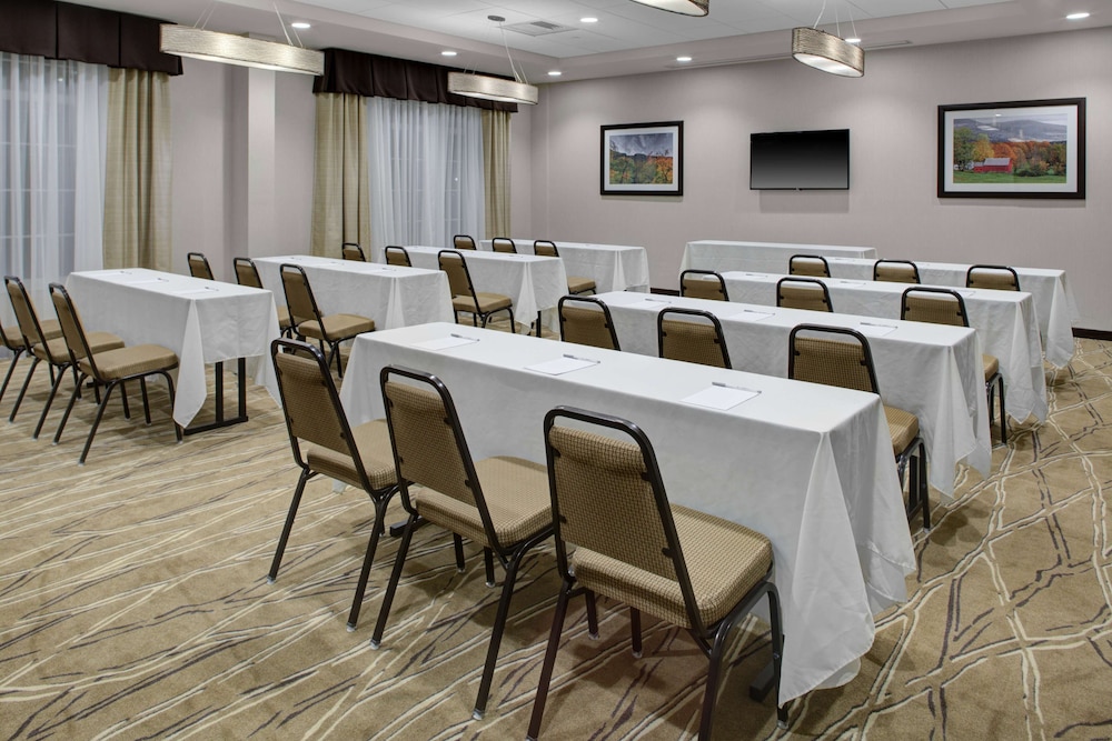 Hampton Inn and Suites Manchester - photo 34