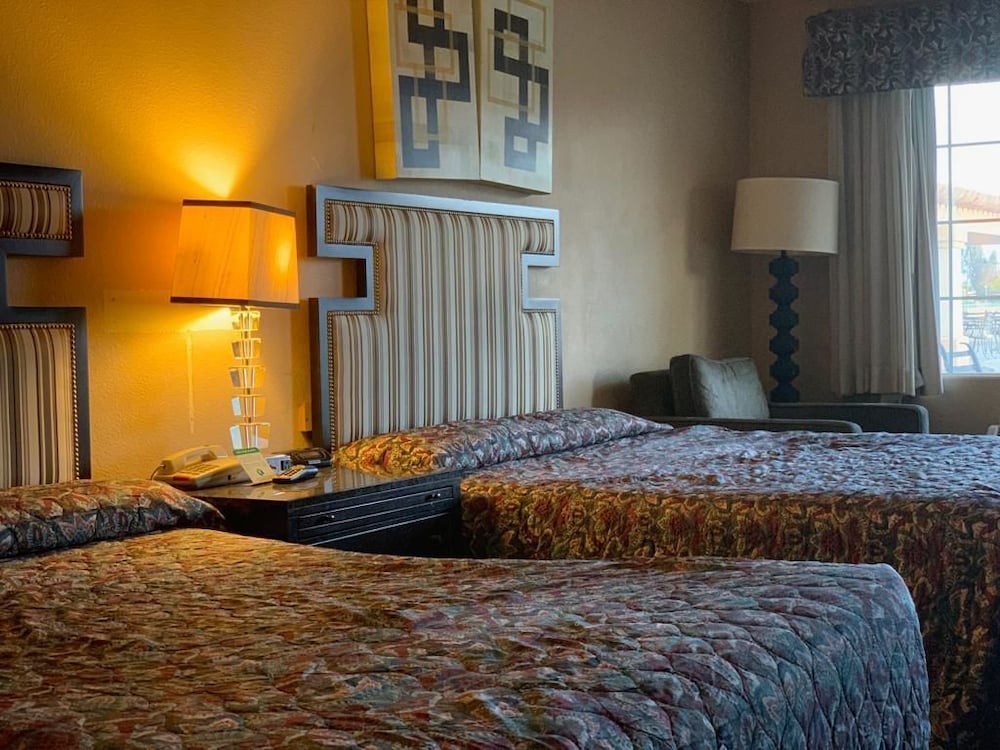 Calipatria Inn And Suites - photo 8
