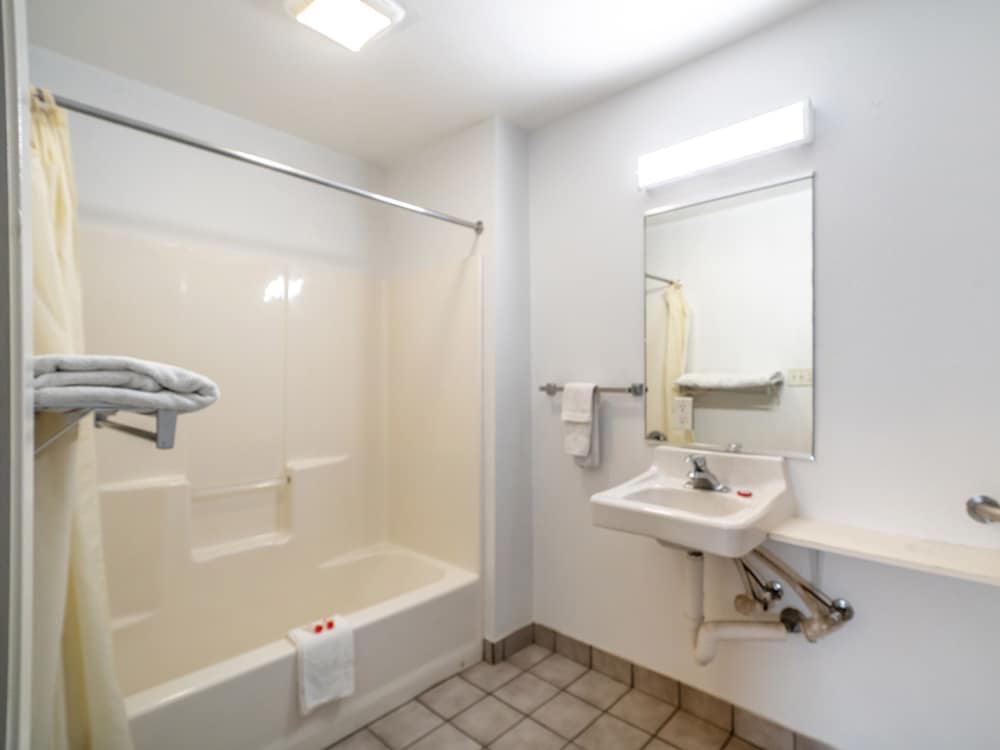 OYO Hotel San Antonio near AT&T Center - photo 24