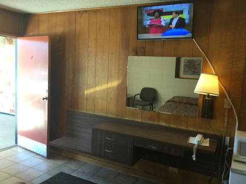 Towne Center Motel - photo 41