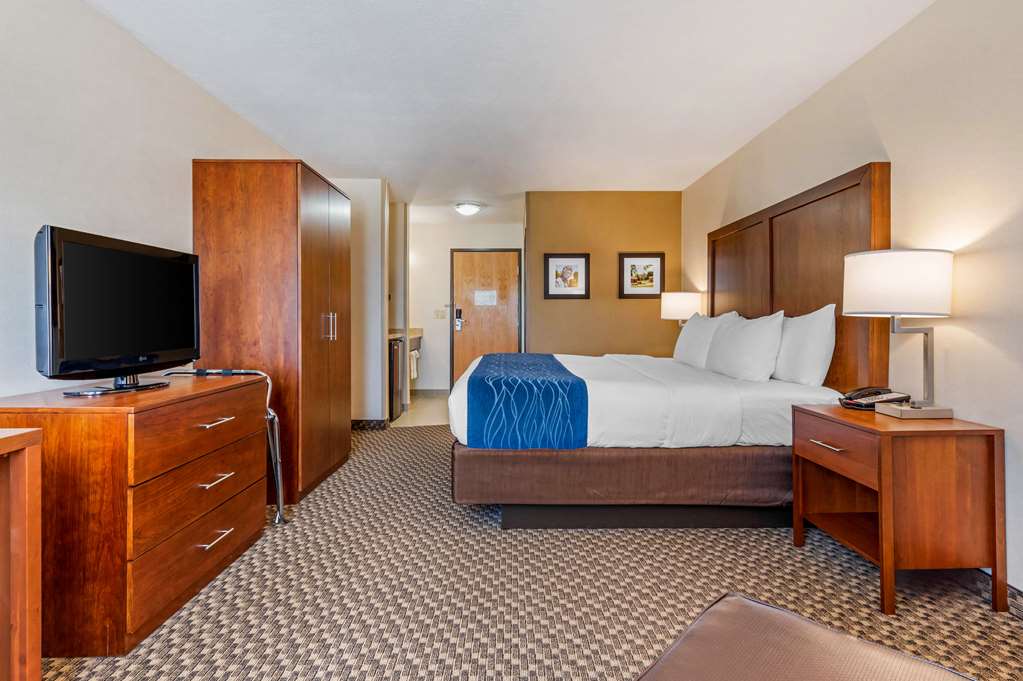 Comfort Inn & Suites Near Route 66 - photo 15