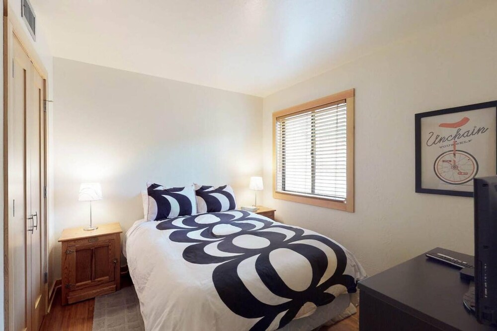Sockeye by Avantstay Modern 2 BR Condo w Access to Northstar Resort Community - photo 16