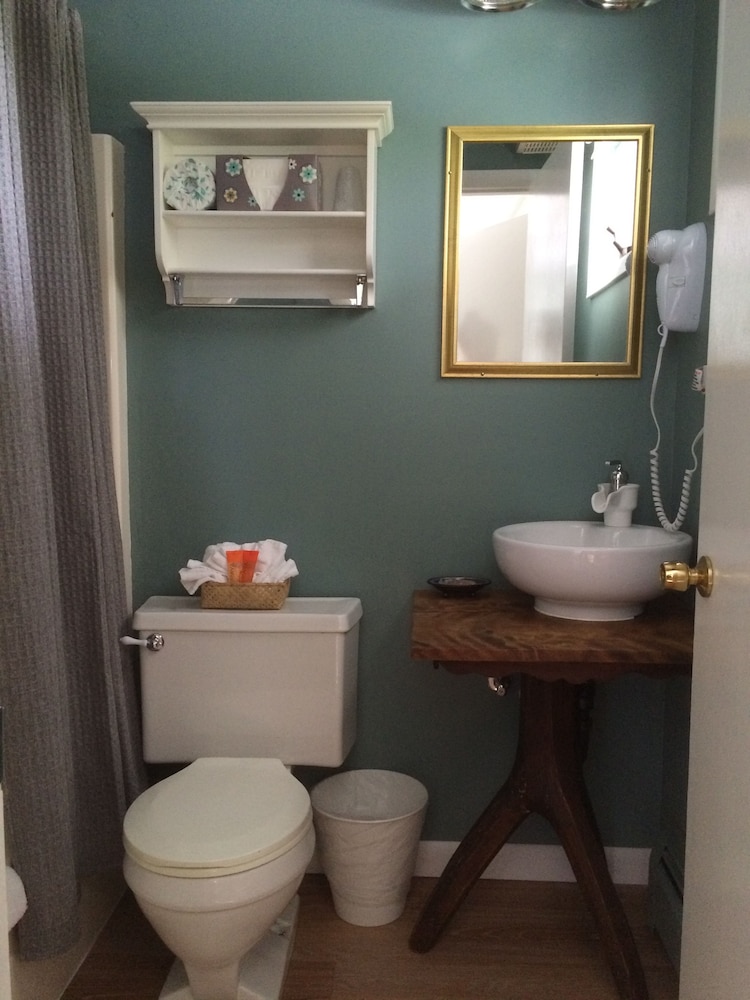 Harwood Hill Motel - photo 20