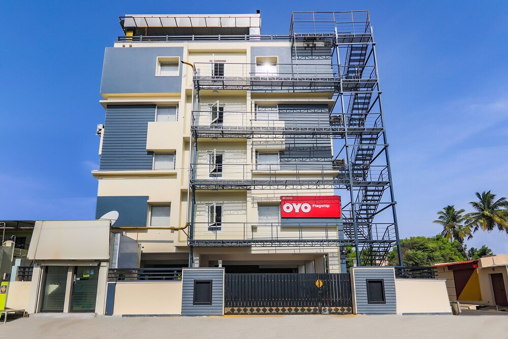 OYO Flagship 22529 Elegance Inn - last minute hotel in Coimbatore