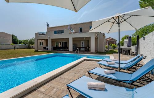 Awesome Home In Brtonigla With Sauna — 4-Star Luxury Hotel in Brtonigla, Croatia
