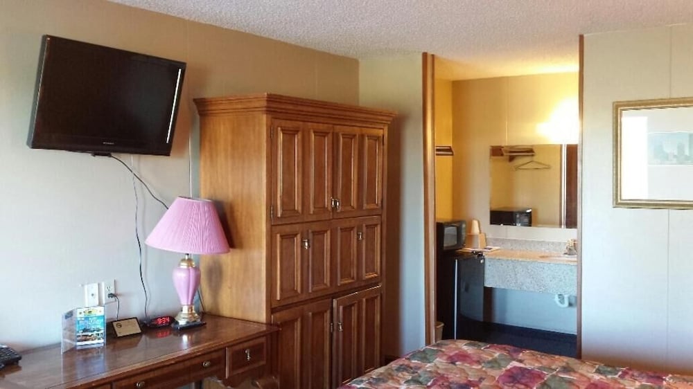 Carefree Inn Flatonia - photo 11