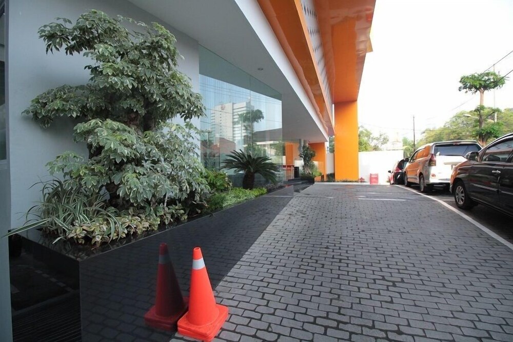 The win hotel — Surabaya — photo 4
