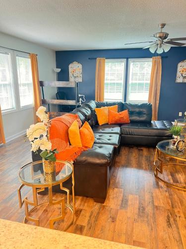 Sunshine Oasis Home — 4-Star Luxury Hotel in Fayetteville, United States